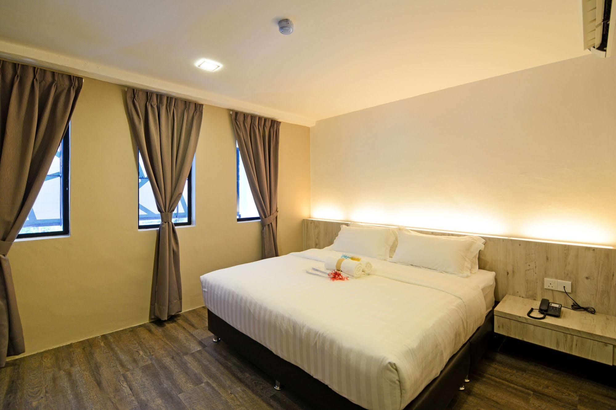 איפוה De Parkview Hotel מראה חיצוני תמונה